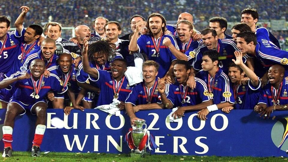 Διαβάστε για το Euro 2000. Διαβάστε για την μεγάλη ομάδα της Γαλλίας που κατέκτησε το Euro του 2000 με Ζιντάν και Ανρί στη σύνθεσή της.