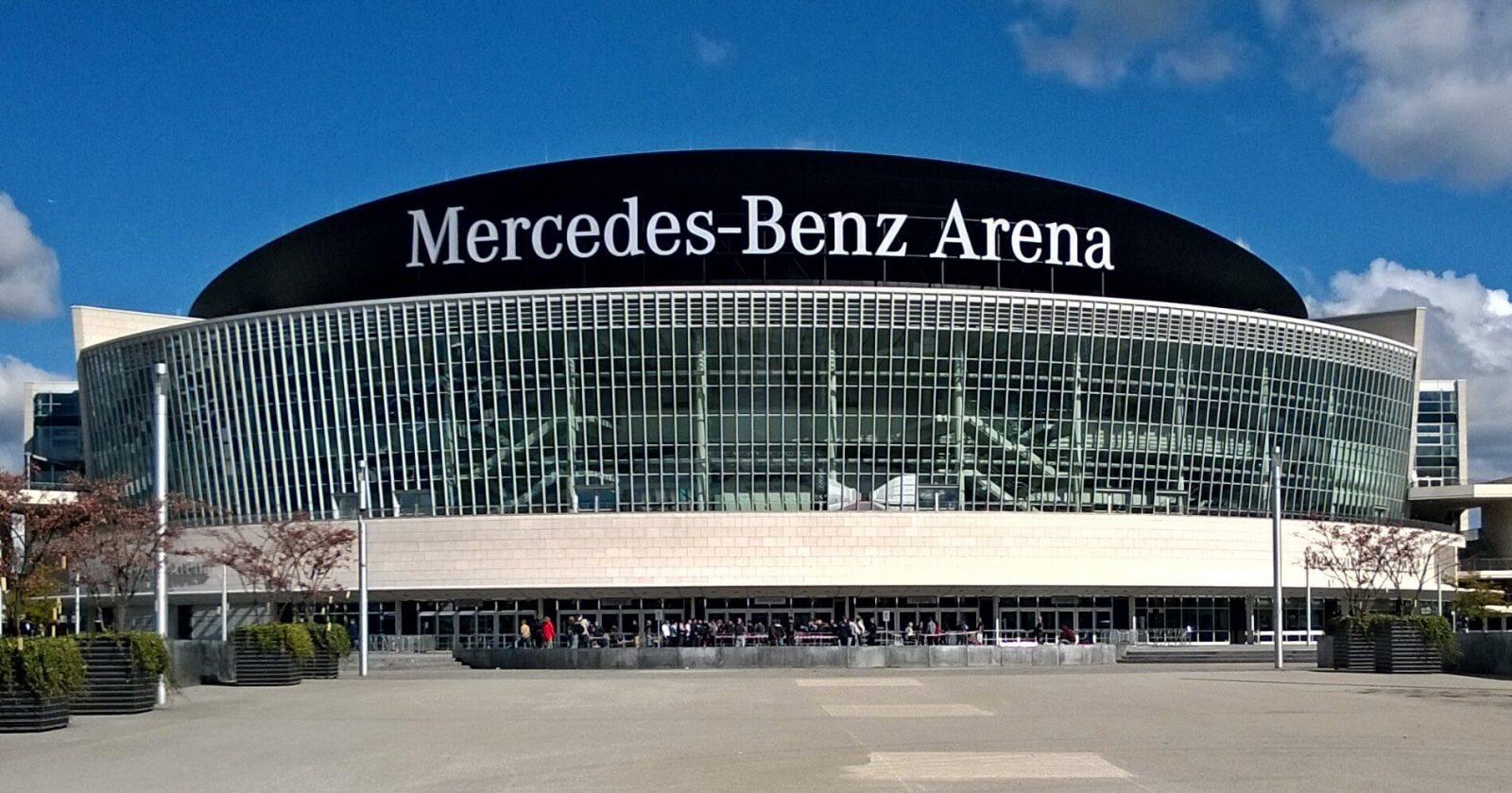 Mercedes Benz Arena: To παλάτι του Βερολίνου μετατρέπεται σε γήπεδο μπάσκετ