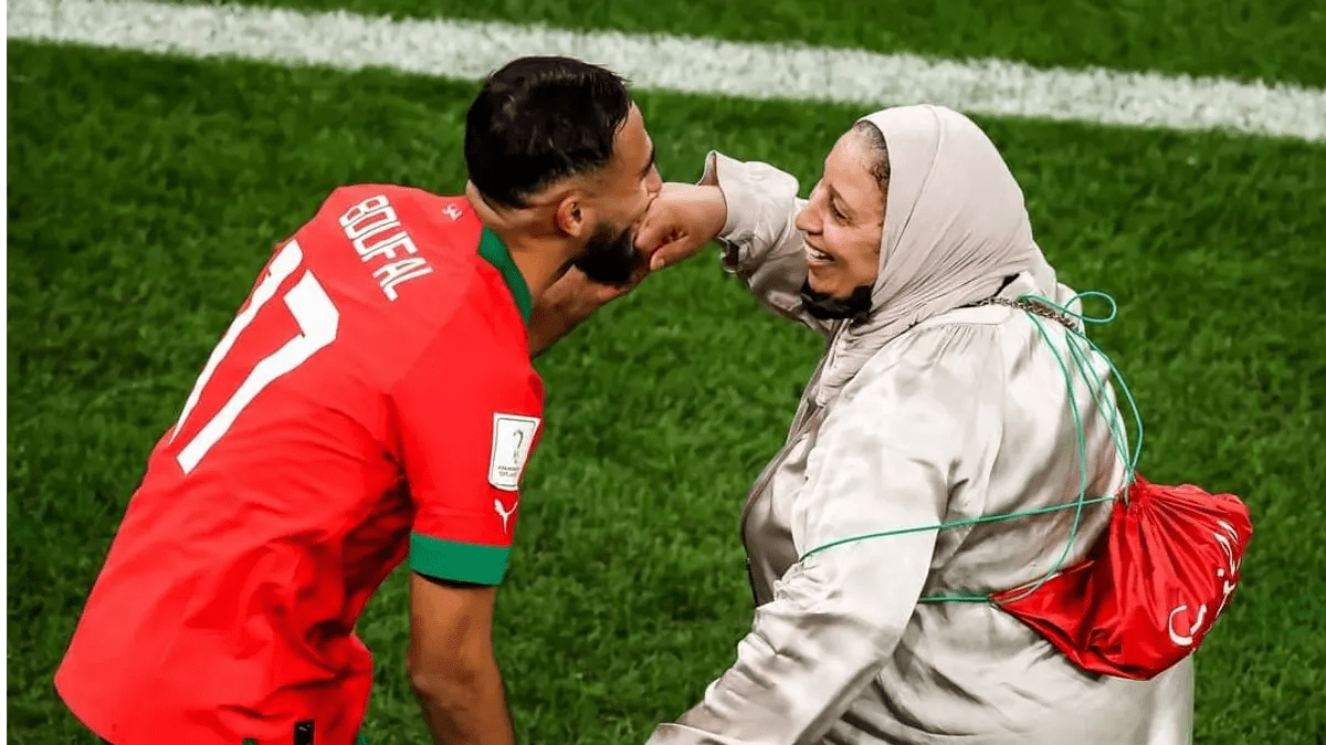 Ο Μπουφάλ πανηγύρισε με τη μητέρα του την πρόκριση του Μαρόκου